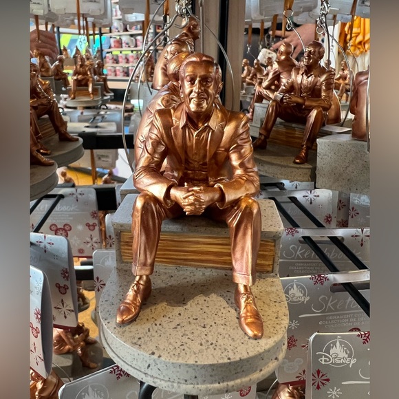 New!! Disney Walt Disney World “Walt The Dreamer” Statue Ornament - Picture 2 of 4